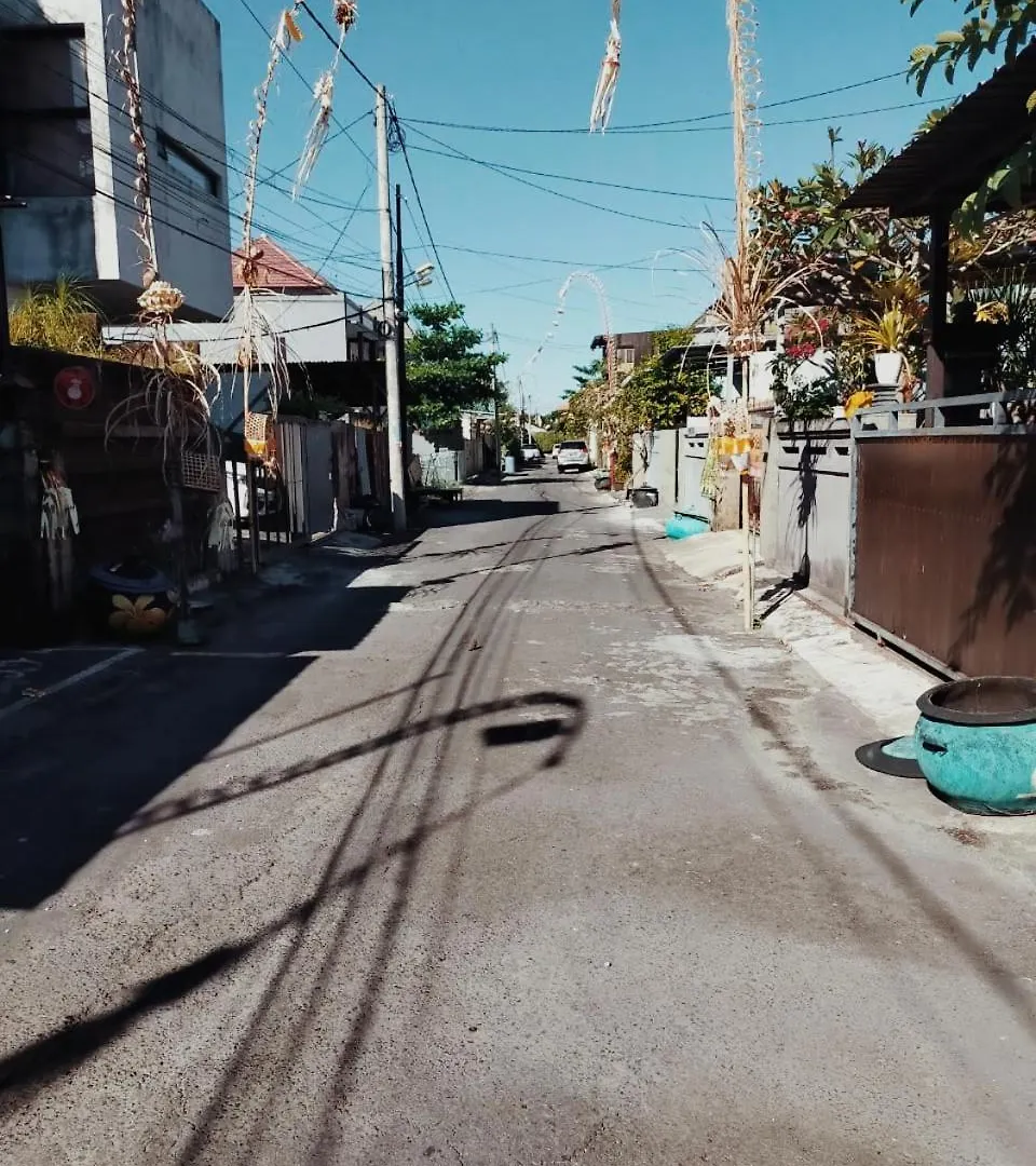 Intan Moyo Guesthouse Near Ialf & Benoa Pesanggaran Πανσιόν