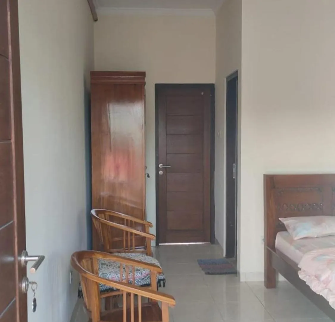 Intan Moyo Guesthouse Near Ialf & Benoa Pesanggaran 게스트하우스